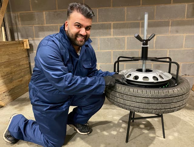 Tyron Runflat ensures UK drivers get to Christmas celebrations safely this festive season