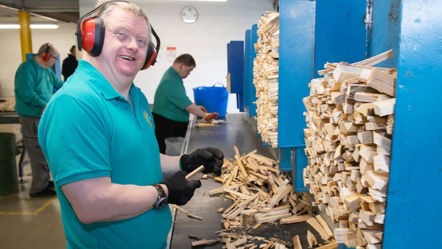 Saint-Gobain Off-Site Solutions partners with XPO Logistics and Chopsticks charity to put timber off-cuts to good use