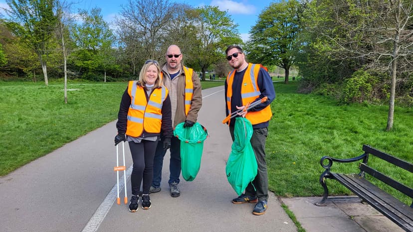Prime team head out in the sun to keep Solihull tidy